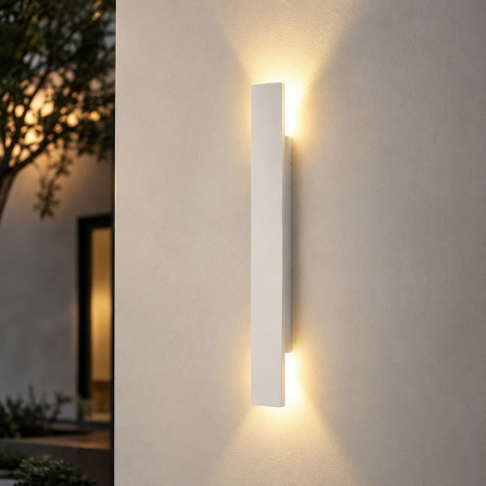 Nowoczesny kinkiet zewnętrzny LED 18W wykonany z aluminium, o klasie szczelności IP65, idealny do 6