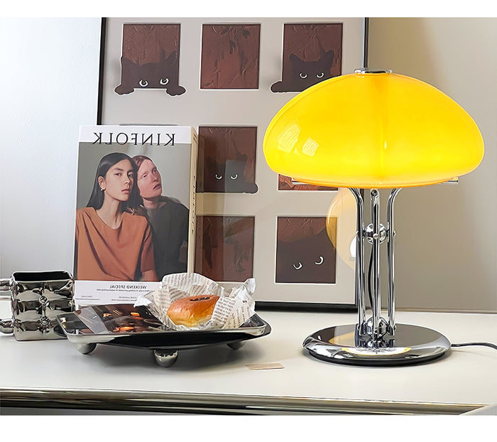 Lampa Stołowa Szklana Bauhaus z Bursztynowym Kloszem – Nowoczesne Lampy Stołowe do Salonów, Wysokość 55 cm 7