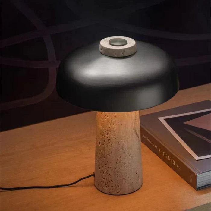 Czarna Lampa Stołowa z Naturalnego Trawertynu – Nordycki Design do Salonów i Wabi Sabi Decor 2