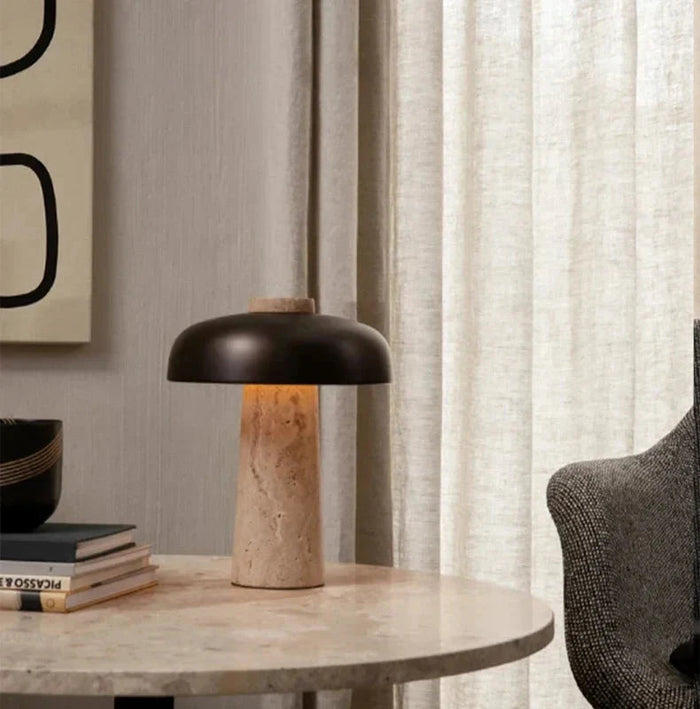 Czarna Lampa Stołowa z Naturalnego Trawertynu – Nordycki Design do Salonów i Wabi Sabi Decor 3