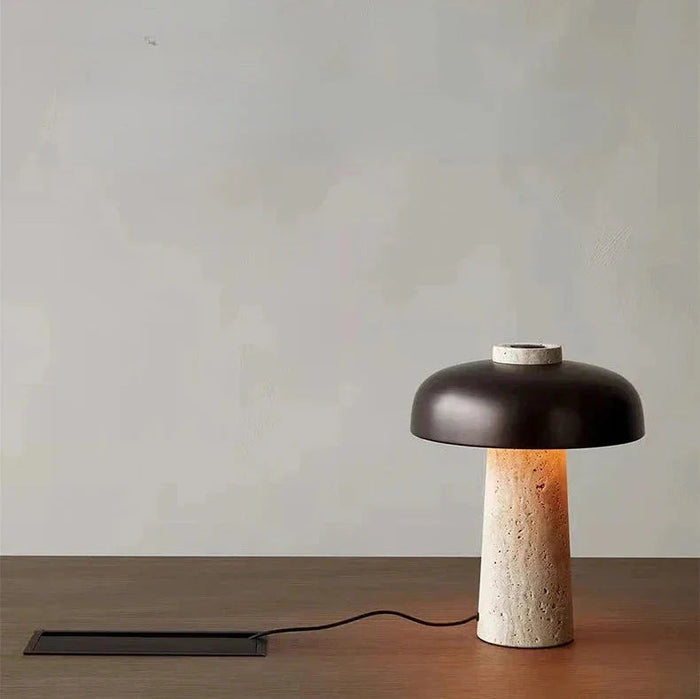 Czarna Lampa Stołowa z Naturalnego Trawertynu – Nordycki Design do Salonów i Wabi Sabi Decor 4