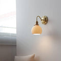 Mosiężna Lampa Ścienna z Ceramicznym Abażurem – Elegancki Kinkiet do Salonów i Sypialni 0