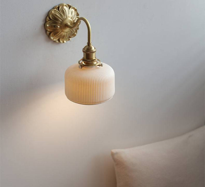 Mosiężna Lampa Ścienna z Ceramicznym Abażurem – Elegancki Kinkiet do Salonów i Sypialni 6
