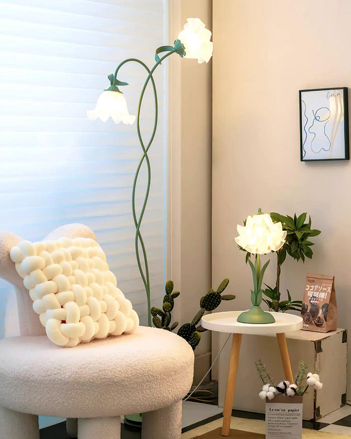 Lampa Stojąca Calla z Białymi Kwiatami i Zielonym Stojakiem – Elegancka Lampa do Salonu 3