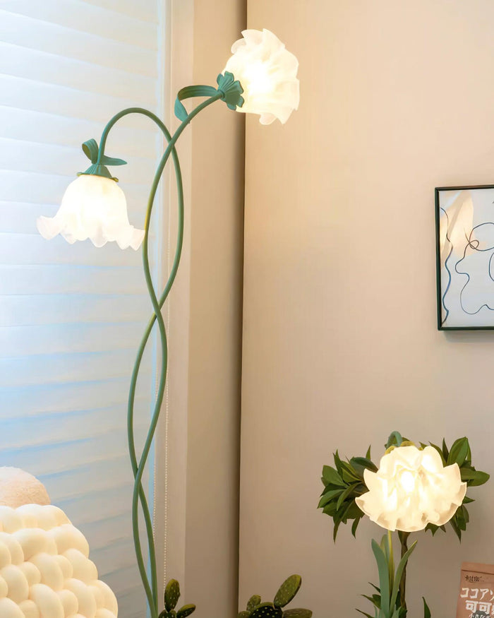 Lampa Stojąca Calla z Białymi Kwiatami i Zielonym Stojakiem – Elegancka Lampa do Salonu 6