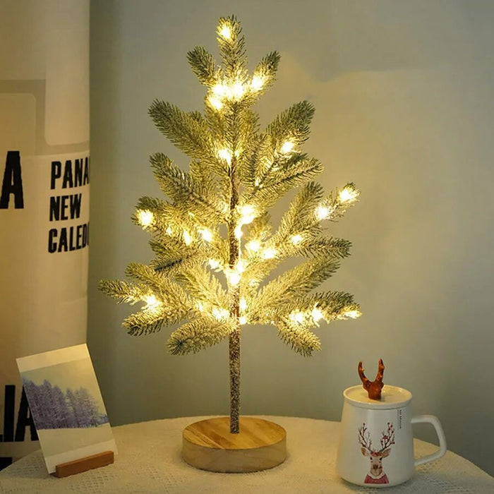 Dekoracyjna Choinka 50 cm z 50 Diodami LED – Sztuczna Sosna z Drewnianą Podstawą, Idealna na Stół 1
