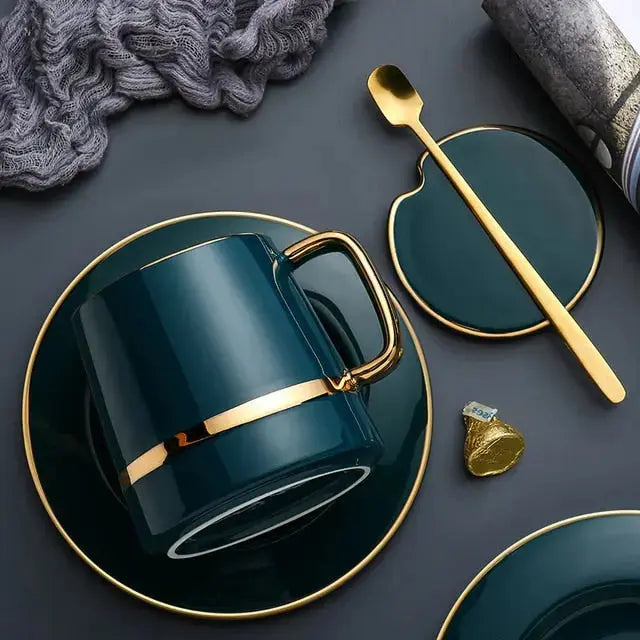 Elegancki ceramiczny kubek do kawy ze złotymi akcentami – trwały i stylowy 0