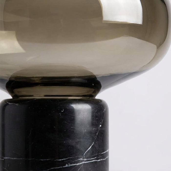 Lampa stołowa szklana z marmurową podstawą, postmodernistyczny design, ciepłe nastrojowe 3