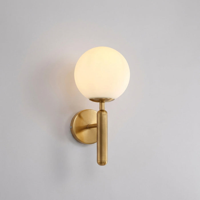 Lampa ścienna LED z ręcznie robionym kloszem w eleganckim metalowym wykończeniu, emitująca 0