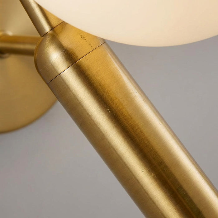 Lampa ścienna LED z ręcznie robionym kloszem w eleganckim metalowym wykończeniu, emitująca 3