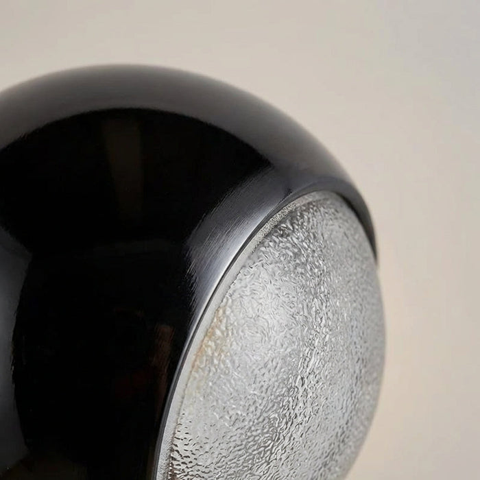Nowoczesny kinkiet LED z regulowaną wiązką światła, wykonany z aluminium i szkła, idealny do łaz 3