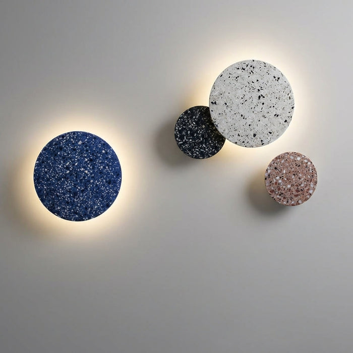 Kinkiet ścienny LED z efektem halo i strukturalną powierzchnią lastryko, nowoczesny design o średnicy 2
