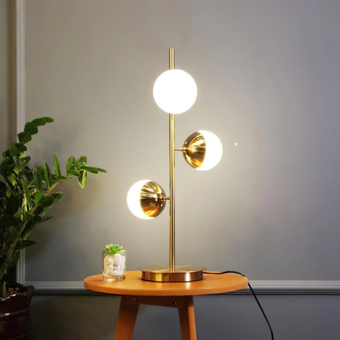 Nowoczesna Lampa Stojąca LED z Białymi Kulami na Złotym Stojaku do Salonu – Stabilna, Elegancka, Wysoka jakość 5