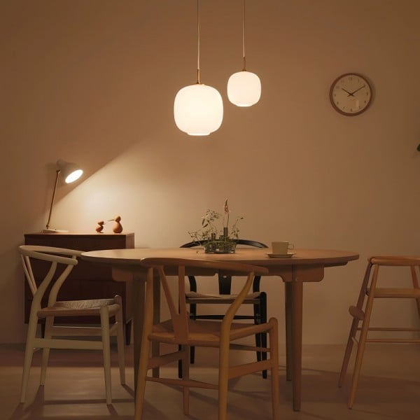 Nowoczesna Lampa Wisząca z Opalowego Szkła w Stylu Skandynawskim – Elegancka i Minimalistyczna 2