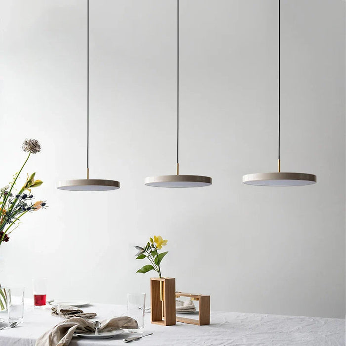 Nowoczesna Lampa Wisząca Okrągła z Aluminium i Żelaza – Czarna z Mosiężnymi Akcentami do Salonu i Jadalni 5