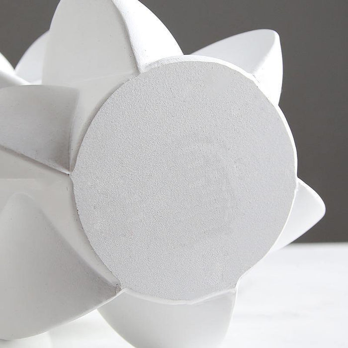 Nowoczesna Spiralna Waza z Żywicy w Kolorze Czarnym i Białym – Elegancka Dekoracja do Wnętrz 30x15x15 cm 2