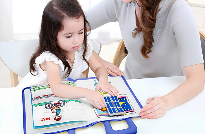 Książka z materiałowymi zadaniami Montessori dla maluchów – interaktywna zabawka edukacyjna, 10 stron 4