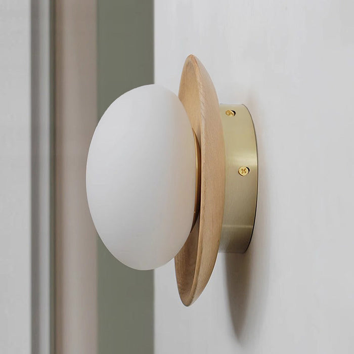Kinkiet Ścienny z Naturalnego Drewna – Biała Lampa Minimalistyczna do Sypialni i Salonu 1