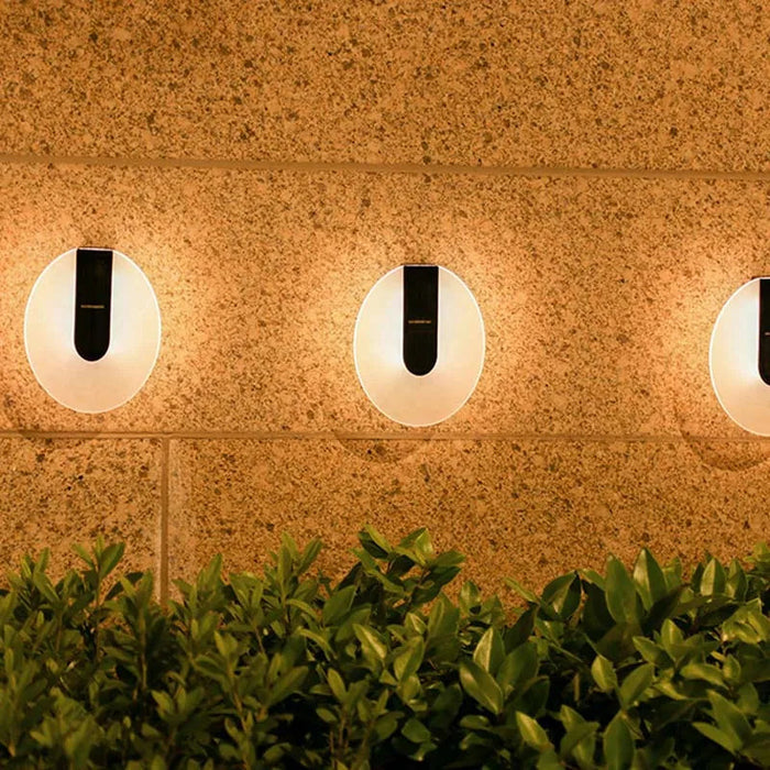 Kinkiet zewnętrzny LED o okrągłym profilu, czarny, nowoczesny design, odporny na 3