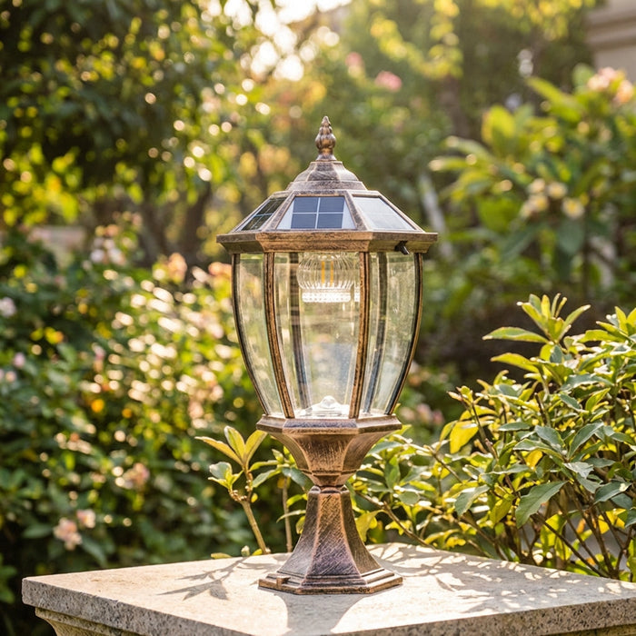 Latarnia zewnętrzna słoneczna z zintegrowanym LED w retro stylu, wykonana z aluminium i szkła, emitują 1