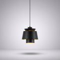 Lampa wisząca z regulowanym kablem, metalowa konstrukcja, ciepłe światło, idealna do salonu nad 0