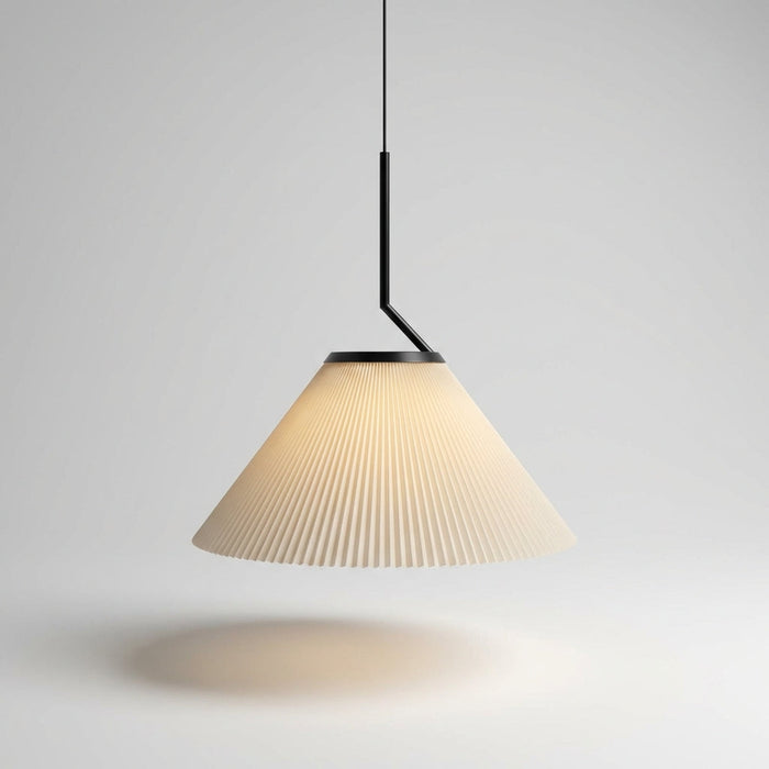 Lampa wisząca z plisowanym kloszem w kremowej tkaninie, idealna do salonu, oferująca ciep 0
