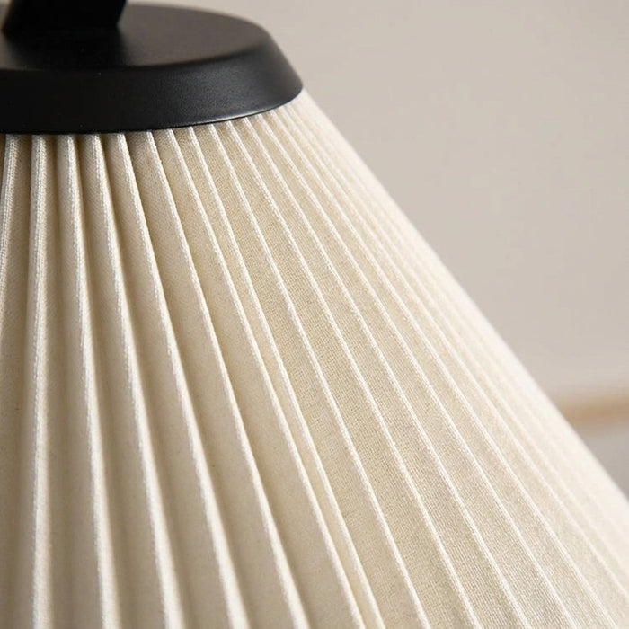 Lampa wisząca z plisowanym kloszem w kremowej tkaninie, idealna do salonu, oferująca ciep 3