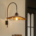 Kinkiet Ścienny Petal Bloom z Naturalnym Wzorem Kwiatowym – Elegancka Lampa do Sypialni i Salonu, Metalowa i Lniana 0