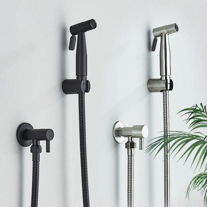 Ergonomiczny Ręczny Bidet Premium z Regulowanym Ciśnieniem Wody – Srebrny i Czarny, Stal Nierdzewna i ABS 1