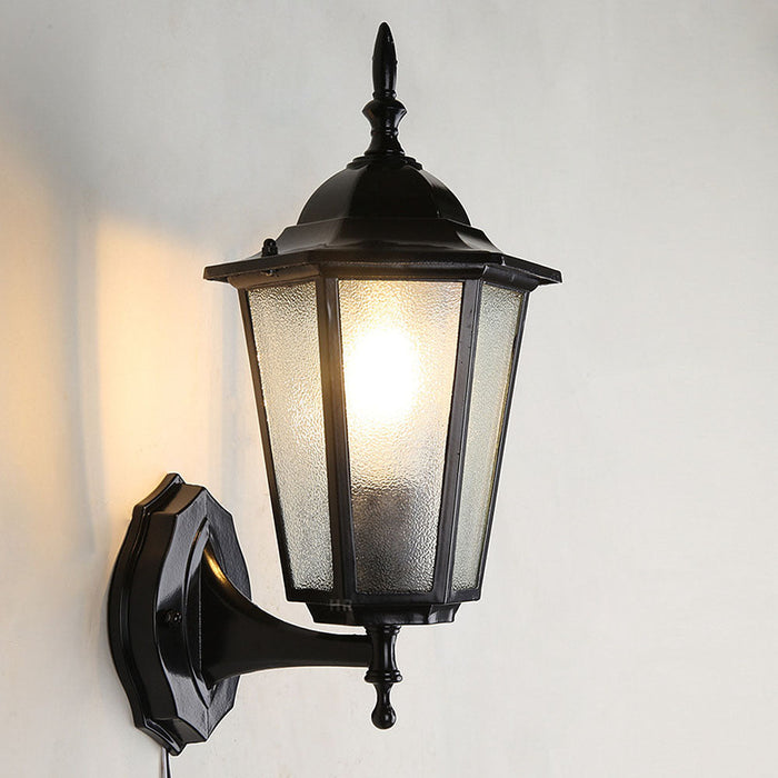 Retro Szklany Kinkiet Ogrodowy z Metalową Ramą – Stylowe Oświetlenie Zewnętrzne z Lampą Edisona, Aluminium i Szkło 4