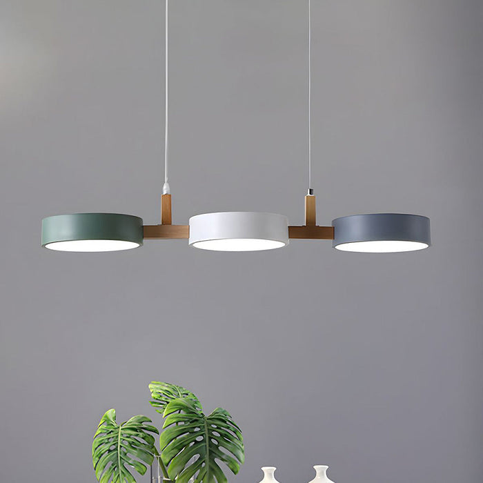Skandynawska lampa wisząca z metalowymi i drewnianymi akcentami – nowoczesny, minimalistyczny design 0