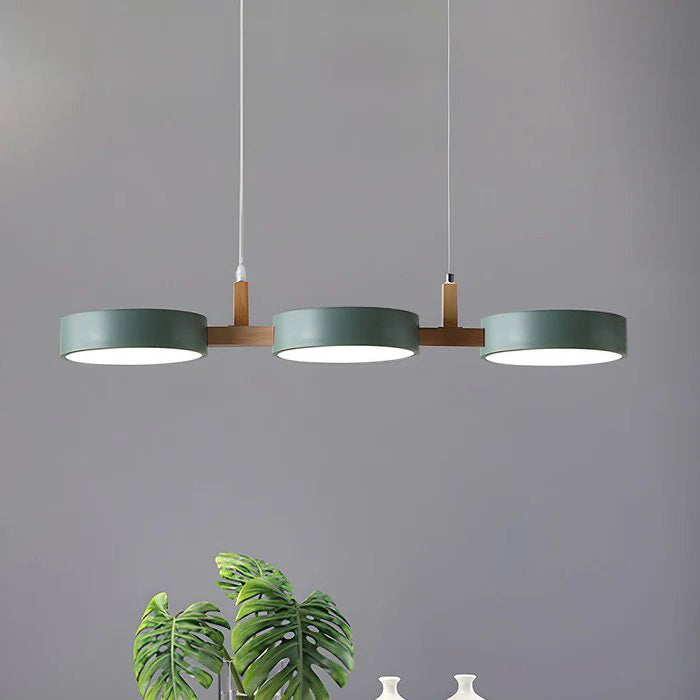 Skandynawska lampa wisząca z metalowymi i drewnianymi akcentami – nowoczesny, minimalistyczny design 9