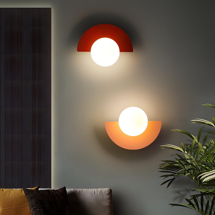 Półokrągła lampa ścienna z miękkim rozsyłem światła – nowoczesny skandynawski design – metal i plastik 1