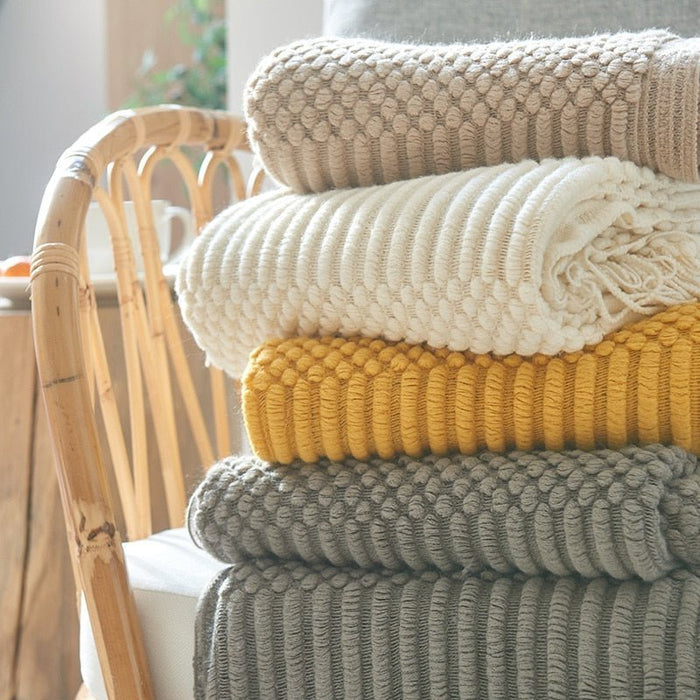 Miękki dzianinowy koc 130x160 cm – skandynawski design na sofę i łóżko, wygodny i trwały 4