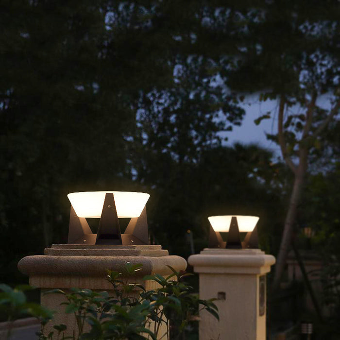 Lampa Solarna Ogrodowa LED, Wodoodporna, Szybkie Ładowanie, Elegancki Design do Oświetlenia Ogrodu i Tarasu 1