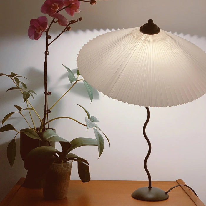 Lampa Stołowa Squiggle z Metalowym Wykończeniem – Nowoczesna Lampka do Salonów i Kreatywnych Wnętrz 6