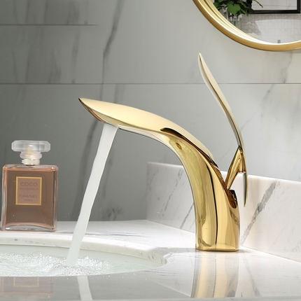 Stylowa Bateria Łazienkowa Umywalkowa z Płynną Obsługą – Elegancki Kran Łazienkowy w Mosiądzu i Ceramice 3