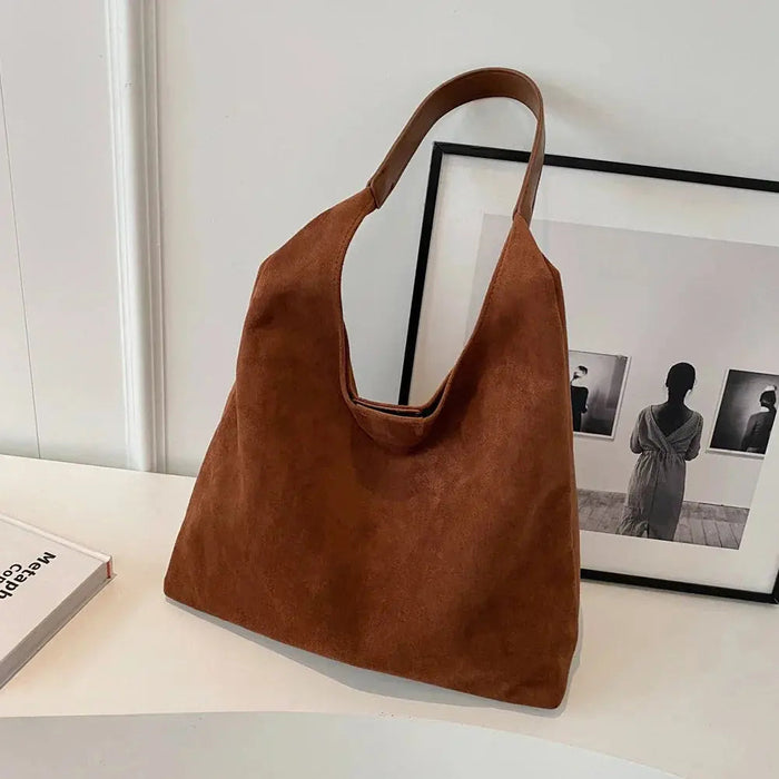 Torba na ramię z zamszu z regulowanym paskiem – modny i pojemny design 2