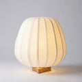 Lampa stołowa z tkaninowym abażurem i bambusową podstawą, minimalistyczny czarny design, idealna 0