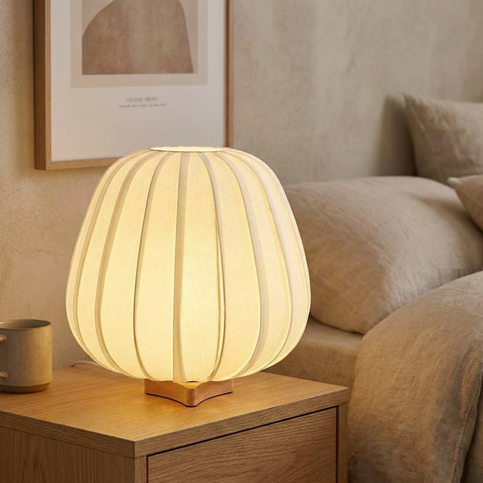 Lampa stołowa z tkaninowym abażurem i bambusową podstawą, minimalistyczny czarny design, idealna 1