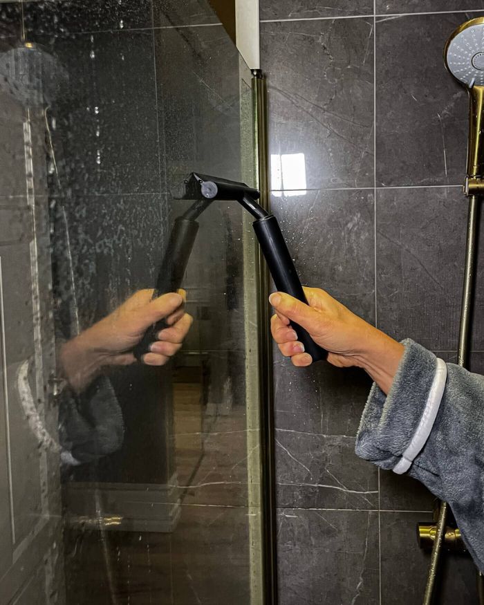 Teleskopowa ściągaczka prysznicowa z ergonomicznym uchwytem – czarna, regulowana długość 40-120 cm 4
