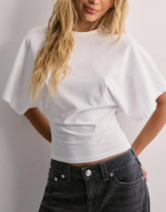 Modny T-shirt z szerokimi rękawami – miękki, oddychający materiał na co dzień 0