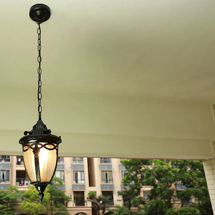 Lampa wisząca vintage z metalowym i szklanym wykończeniem, idealna do salonu i jadalni w retro styl 4
