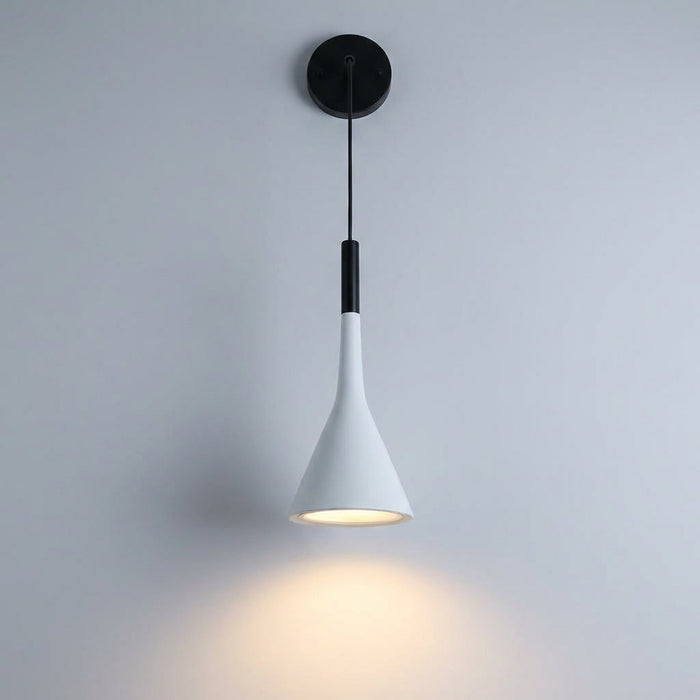 Lampa ścienna do czytania z regulowanym kablem w minimalistycznym skandynawskim designie, wykonana 0