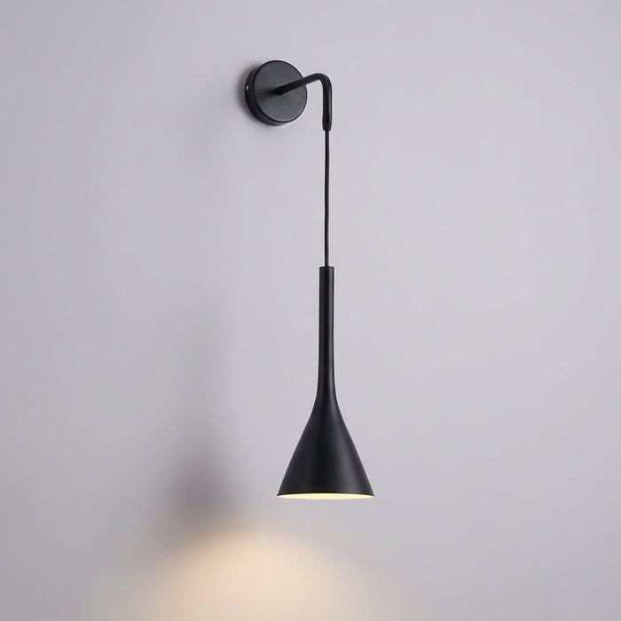 Lampa ścienna do czytania z regulowanym kablem w minimalistycznym skandynawskim designie, wykonana 2