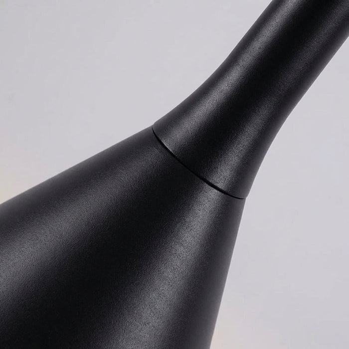Lampa ścienna do czytania z regulowanym kablem w minimalistycznym skandynawskim designie, wykonana 3