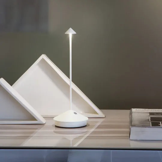 Bezprzewodowa lampa LED z regulacją jasności, wodoodporna, w nowoczesnym minimalistycznym designie, ideal 5