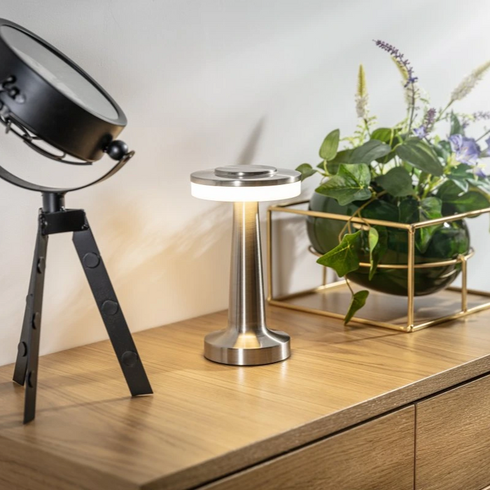 Bezprzewodowa lampa stołowa retro z regulowanym oświetleniem, idealna do salonów i sypialni 7