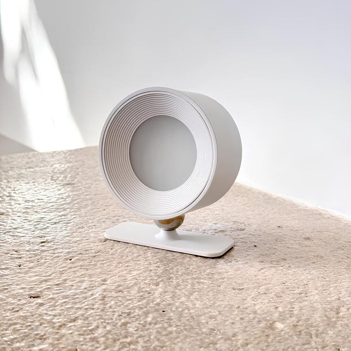 Bezprzewodowa lampa ścienna z obrotem 360° i ściemnialną diodą LED – akumulatorowa, minimalistyczna konstrukcja 3
