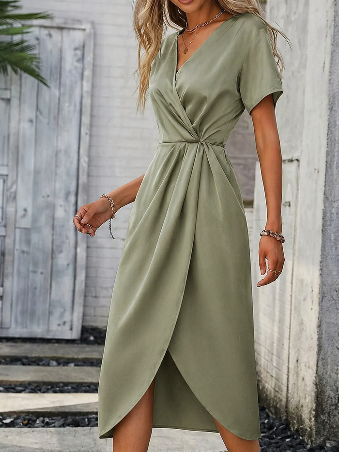 Damska sukienka midi z wiązaniem w talii i rozcięciem z boku – elegancki letni styl 4